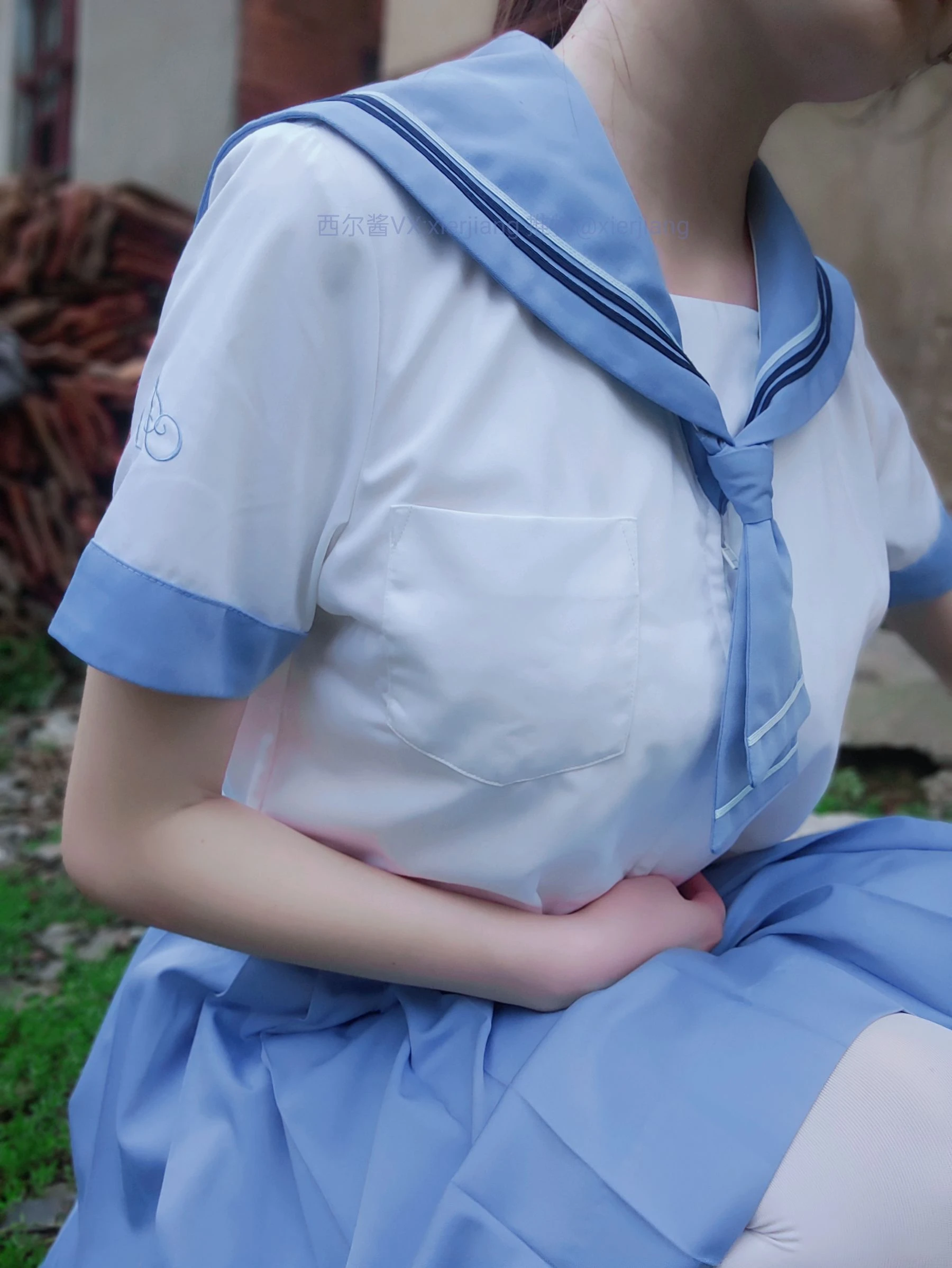 微博萌妹子西尔酱 – 青草水手服插图1
