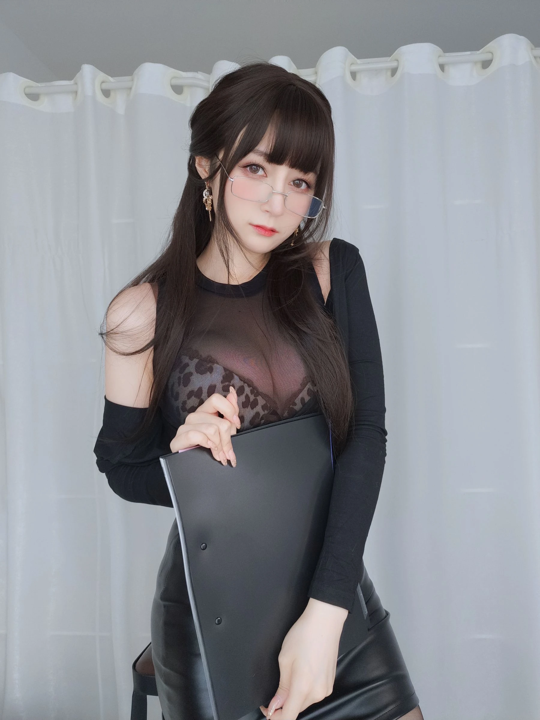 Coser小姐姐白银 – 黒糸女上司の秘密插图3
