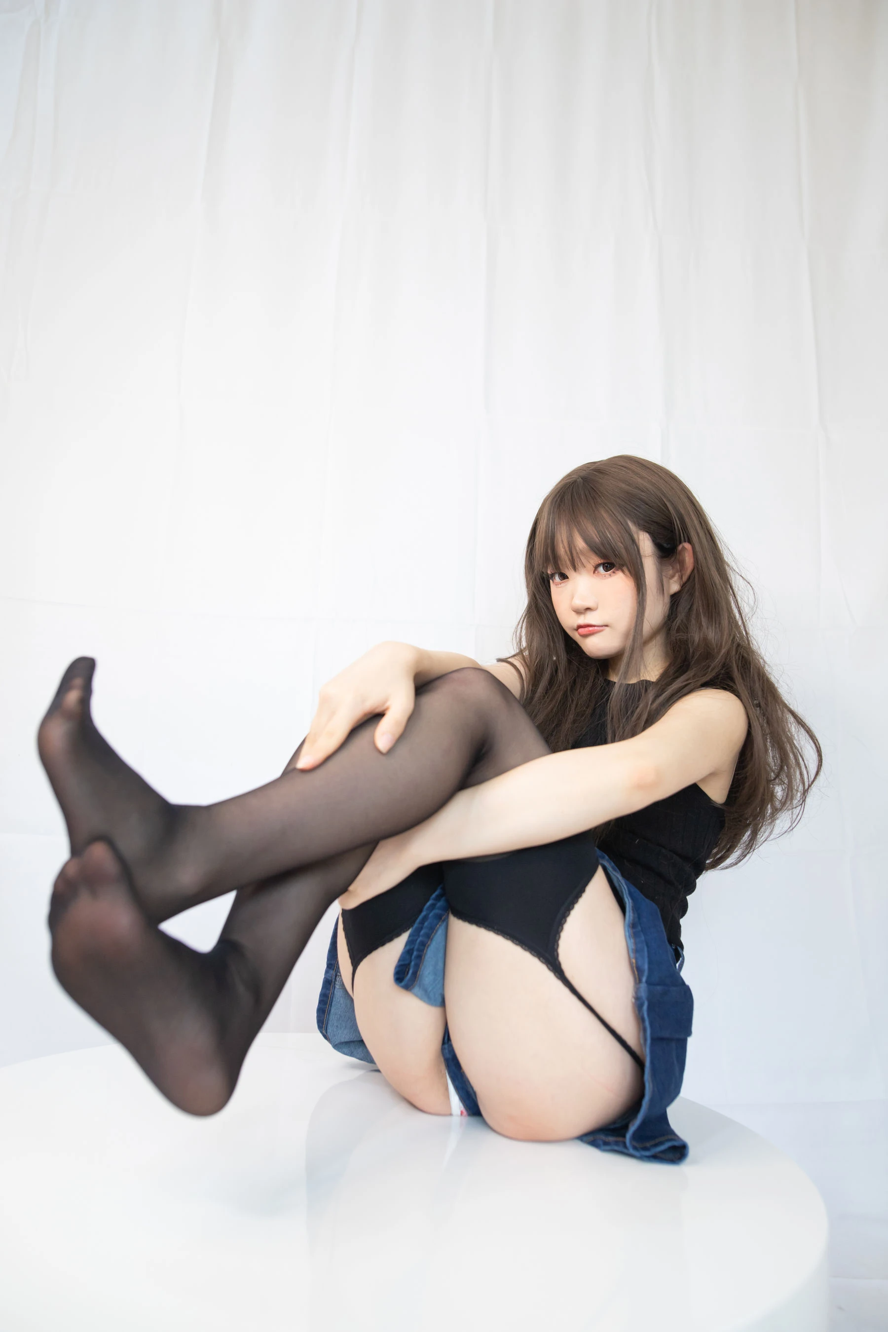 神沢永莉 – 毛衣牛仔裙吊带黑丝插图3