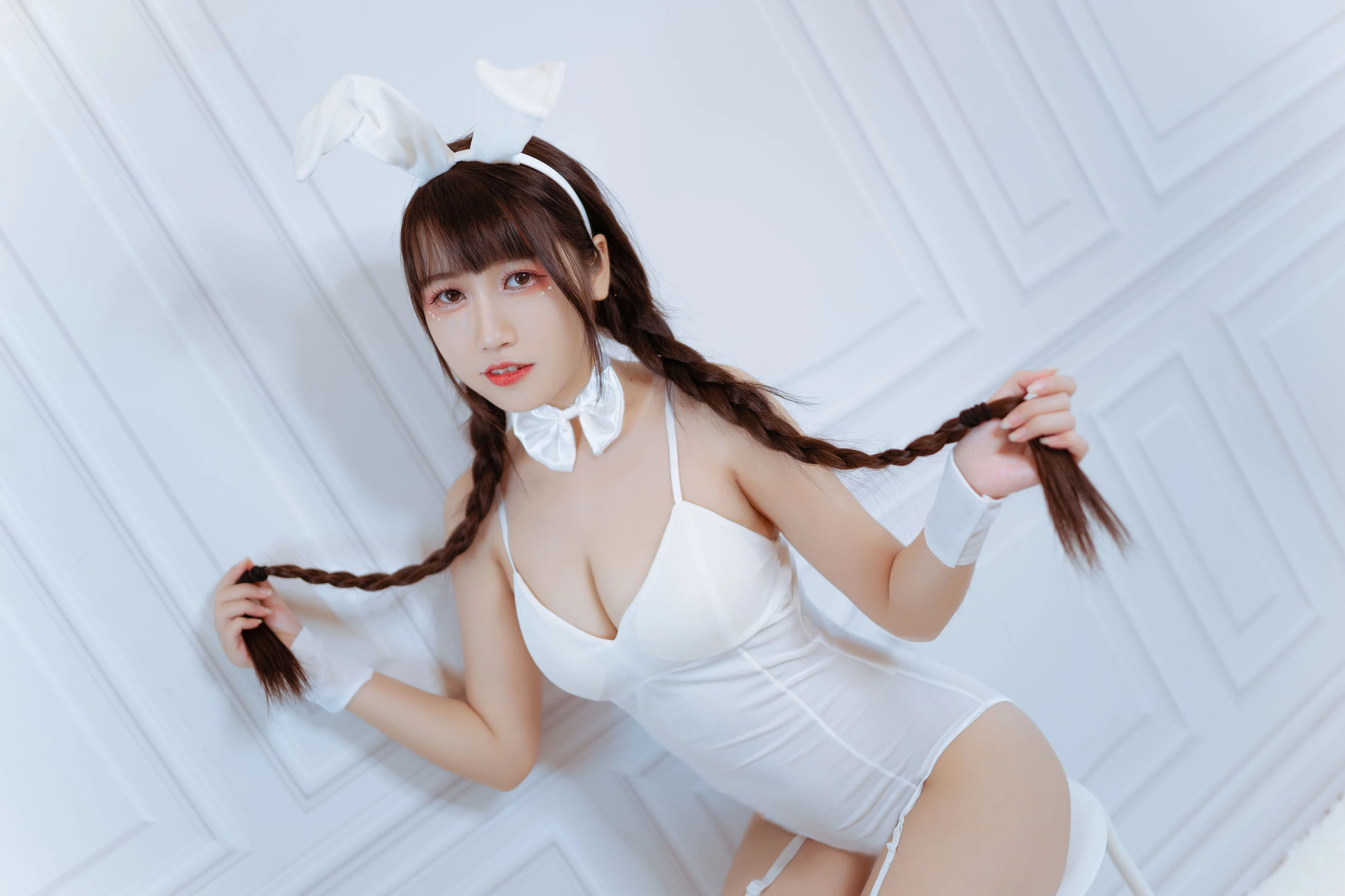 微博人气Coser不呆猫 白色兔女郎插图2