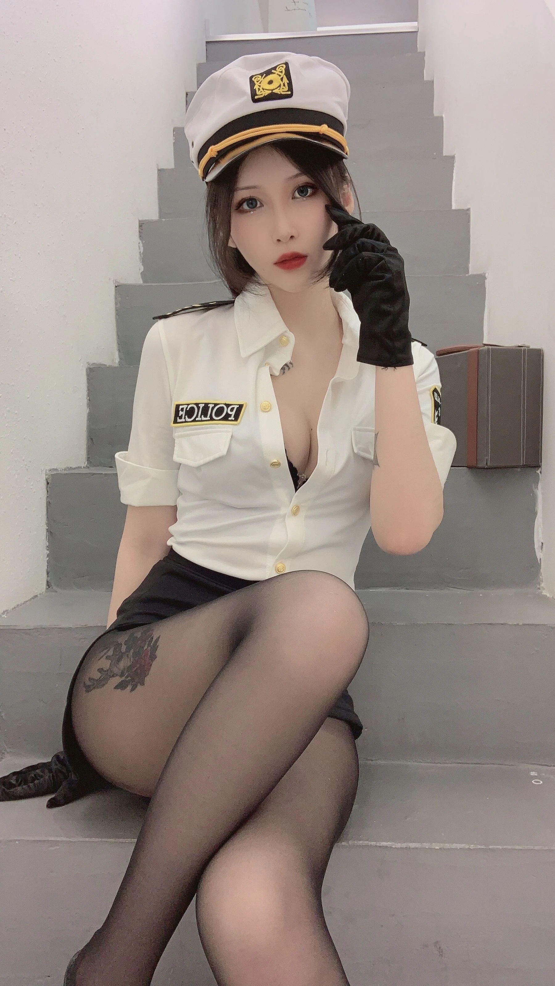 vams子 – 女警插图2