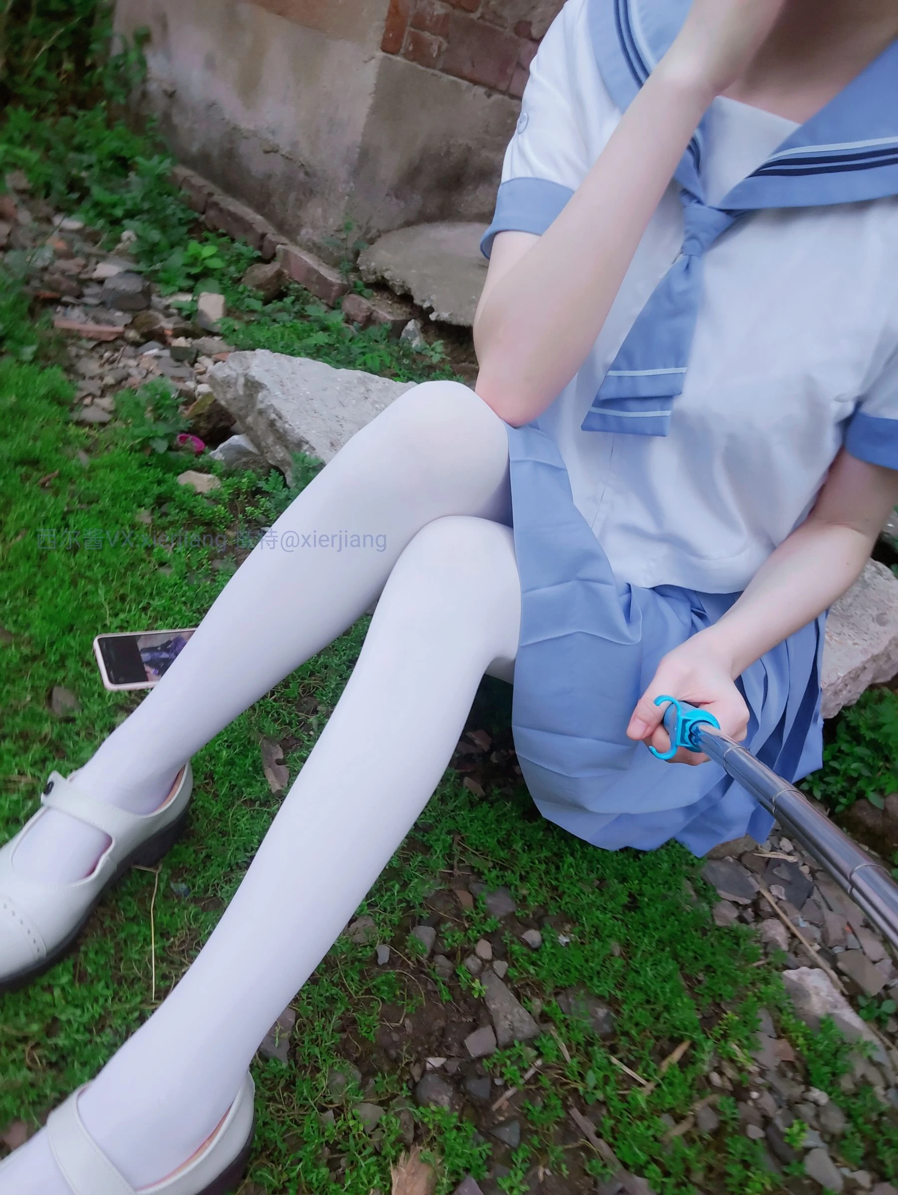微博萌妹子西尔酱 – 青草水手服插图5