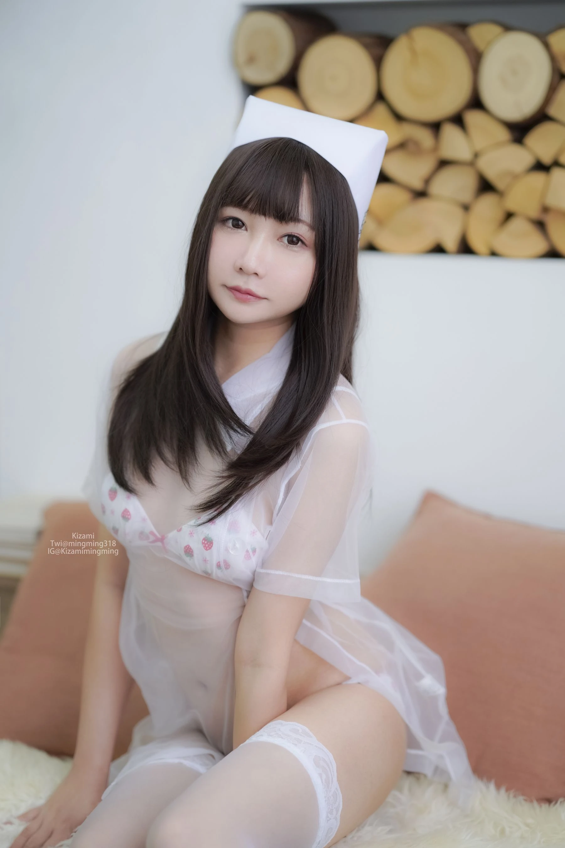 [銘銘Kizami] fantia なぜ私をずっと見ていますか？(9.6)高清在线欣赏-撸撸奈子