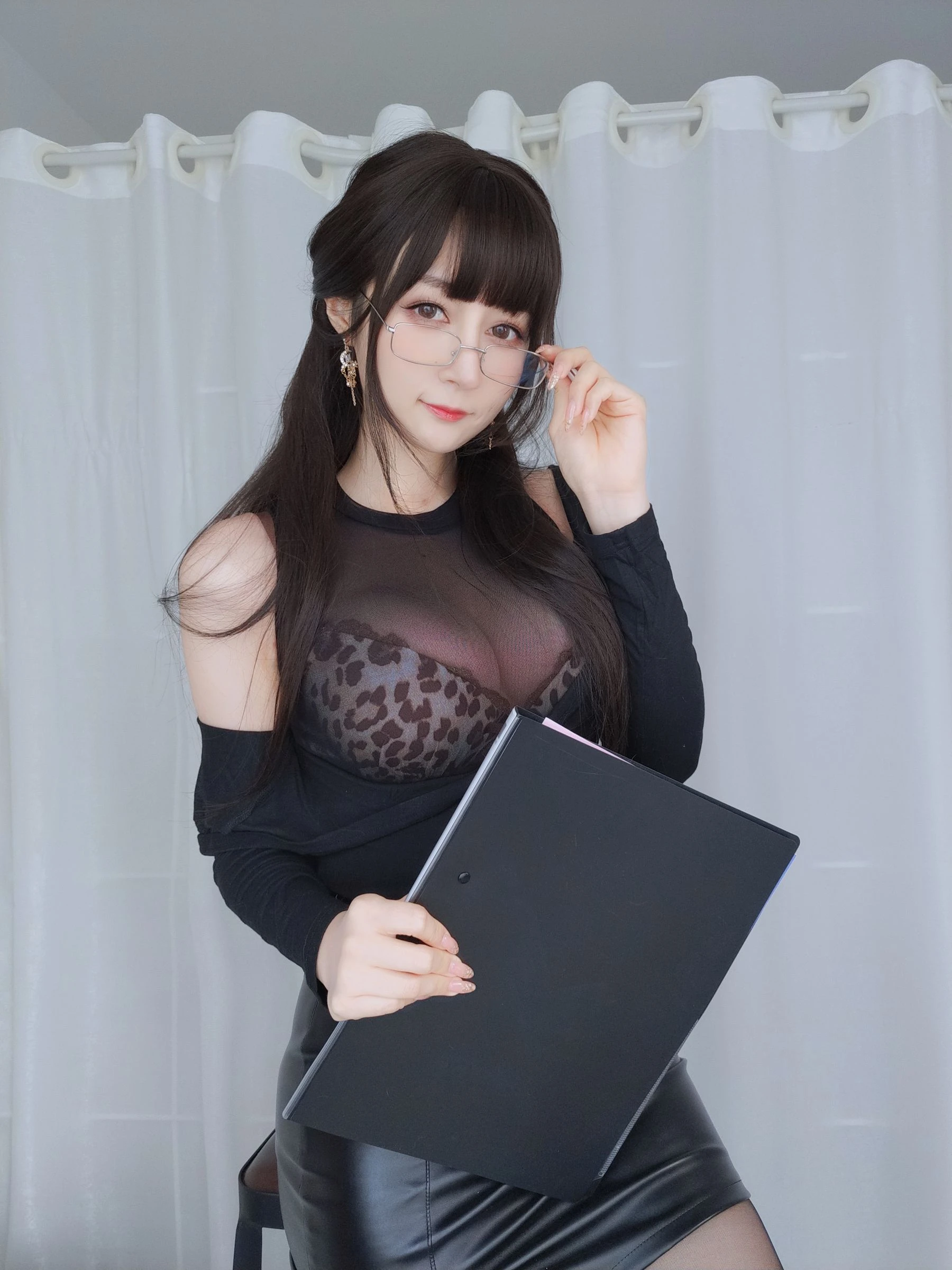 Coser小姐姐白银 – 黒糸女上司の秘密插图2