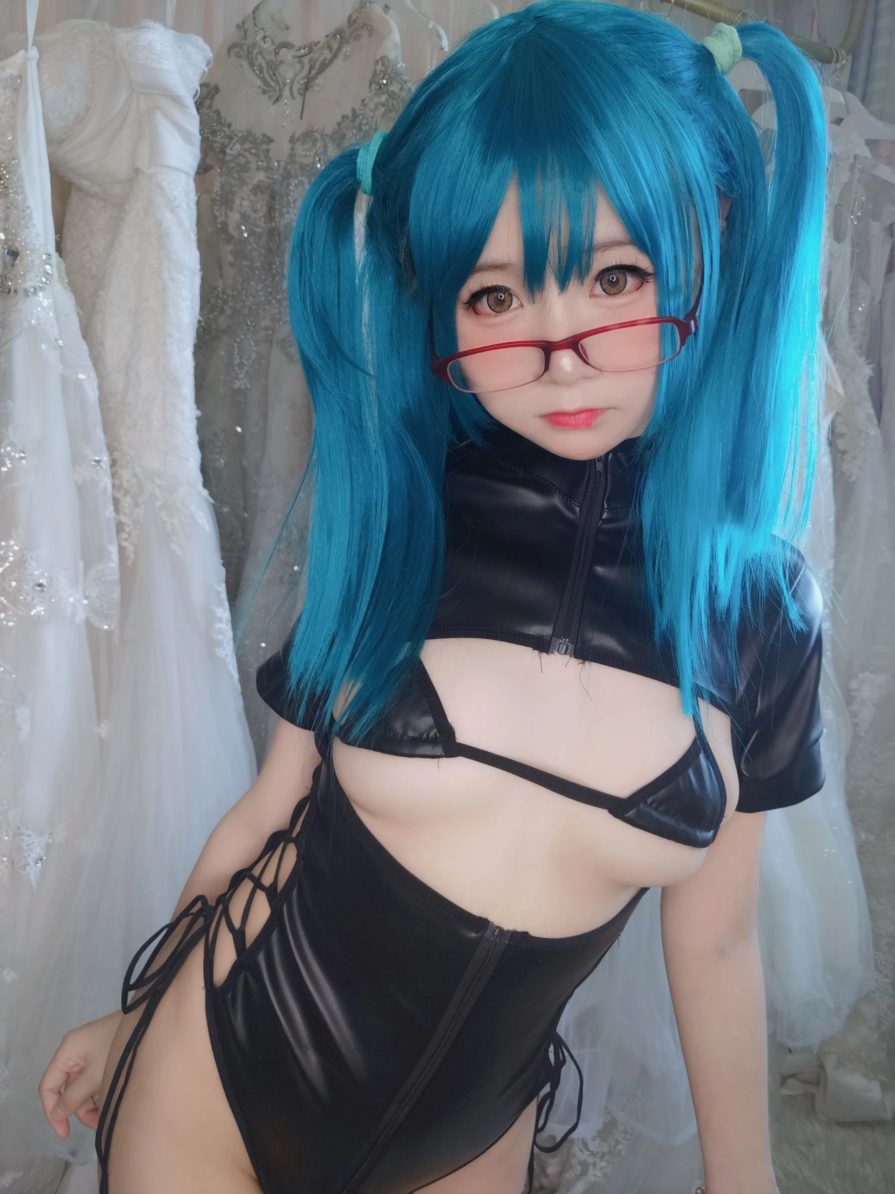 萌妹子Coser摇摇乐yoyo fantia 皮衣少女高清在线欣赏-撸撸奈子