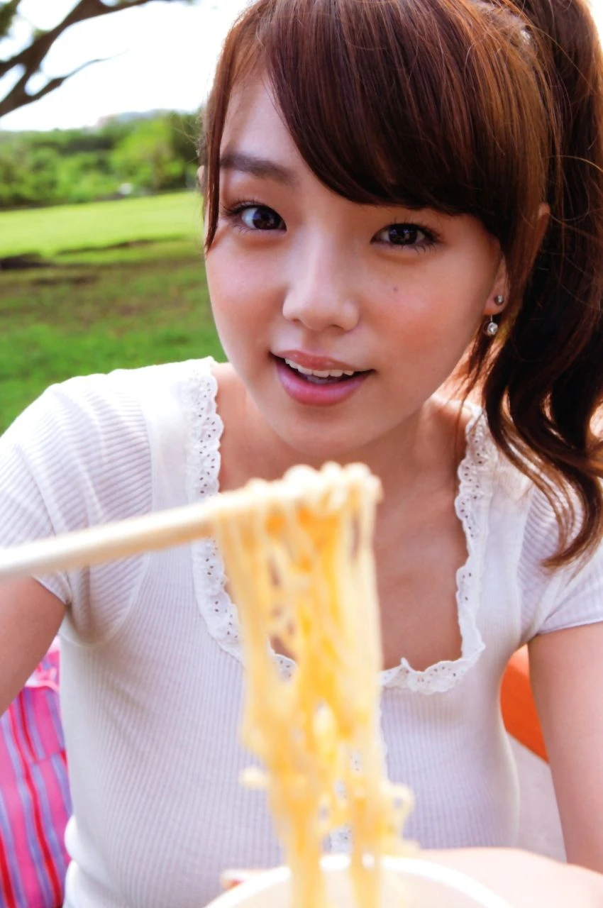 篠崎愛 『Love Scenes』 写真集插图2
