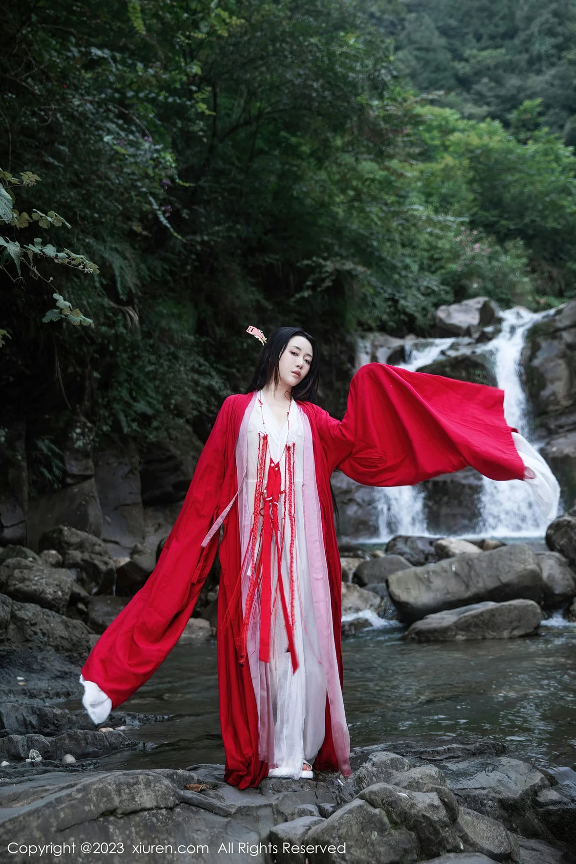 XiuRen 秀人 No.7295 严利娅Yuliya 户外诱惑红色古装性感写真 [90P]插图6