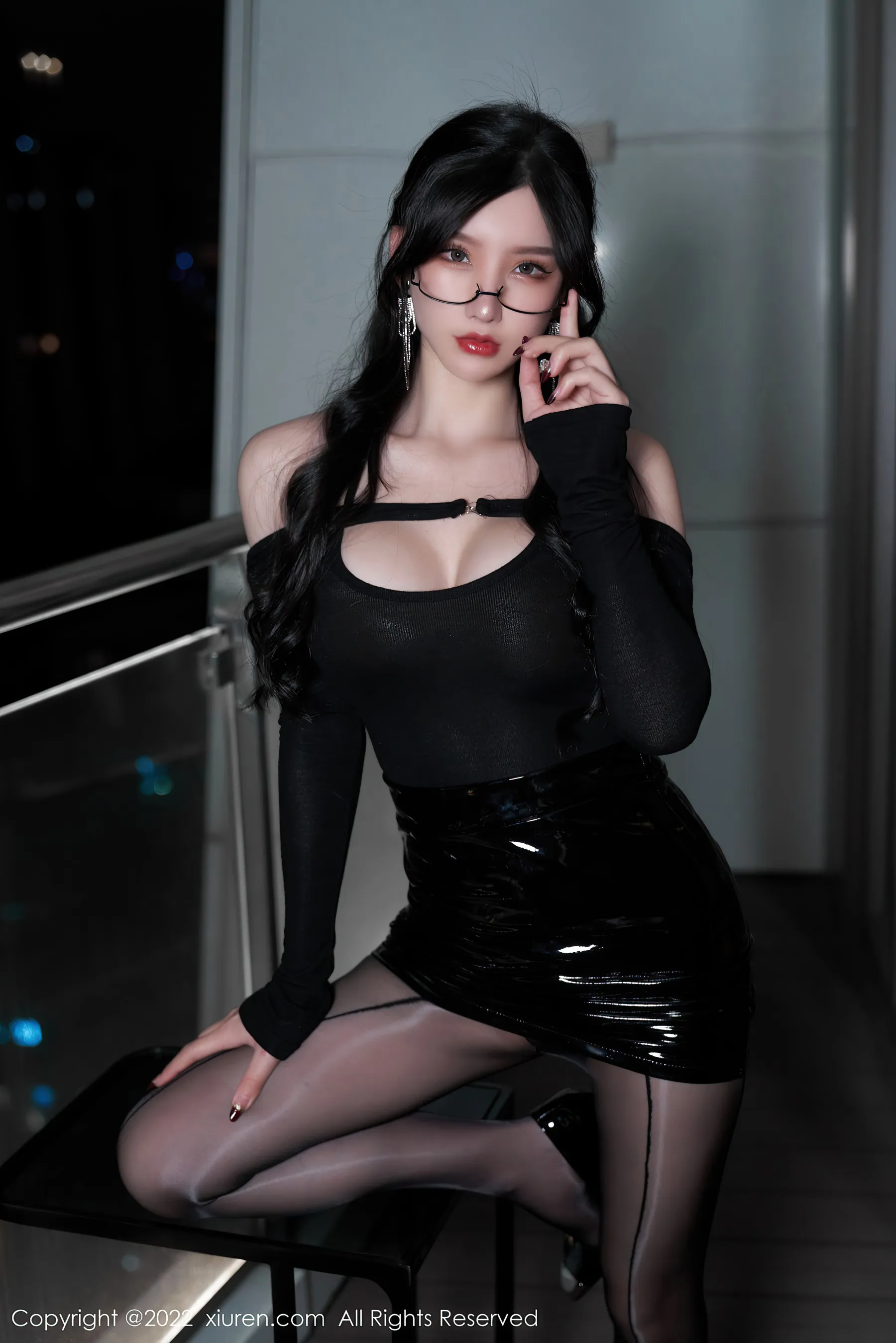 秀人网 No.4843 周于希Sally 黑丝美臀酥胸半露写真高清在线欣赏-撸撸奈子