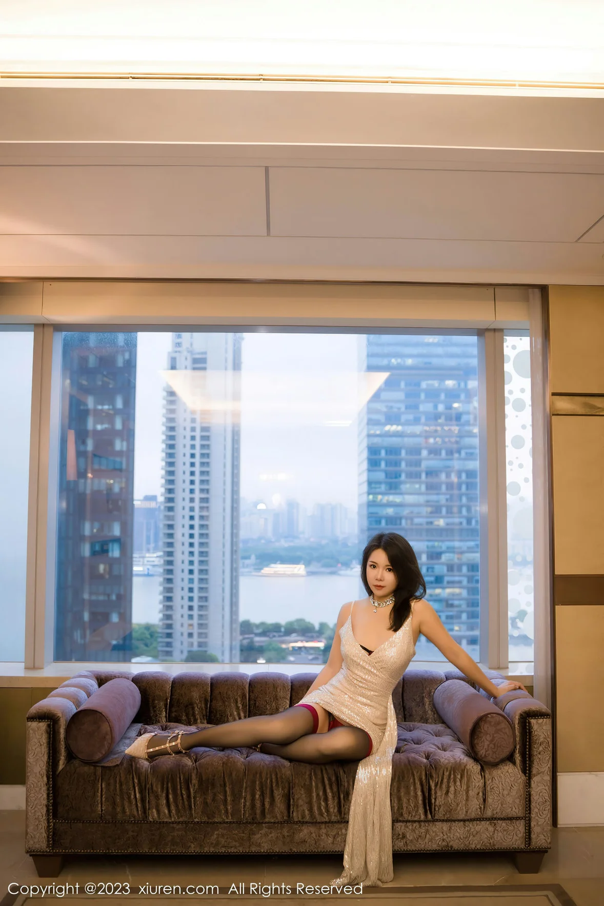 秀人网 No.7401 陆萱雅 吊带短裙性感写真 [64P]插图3