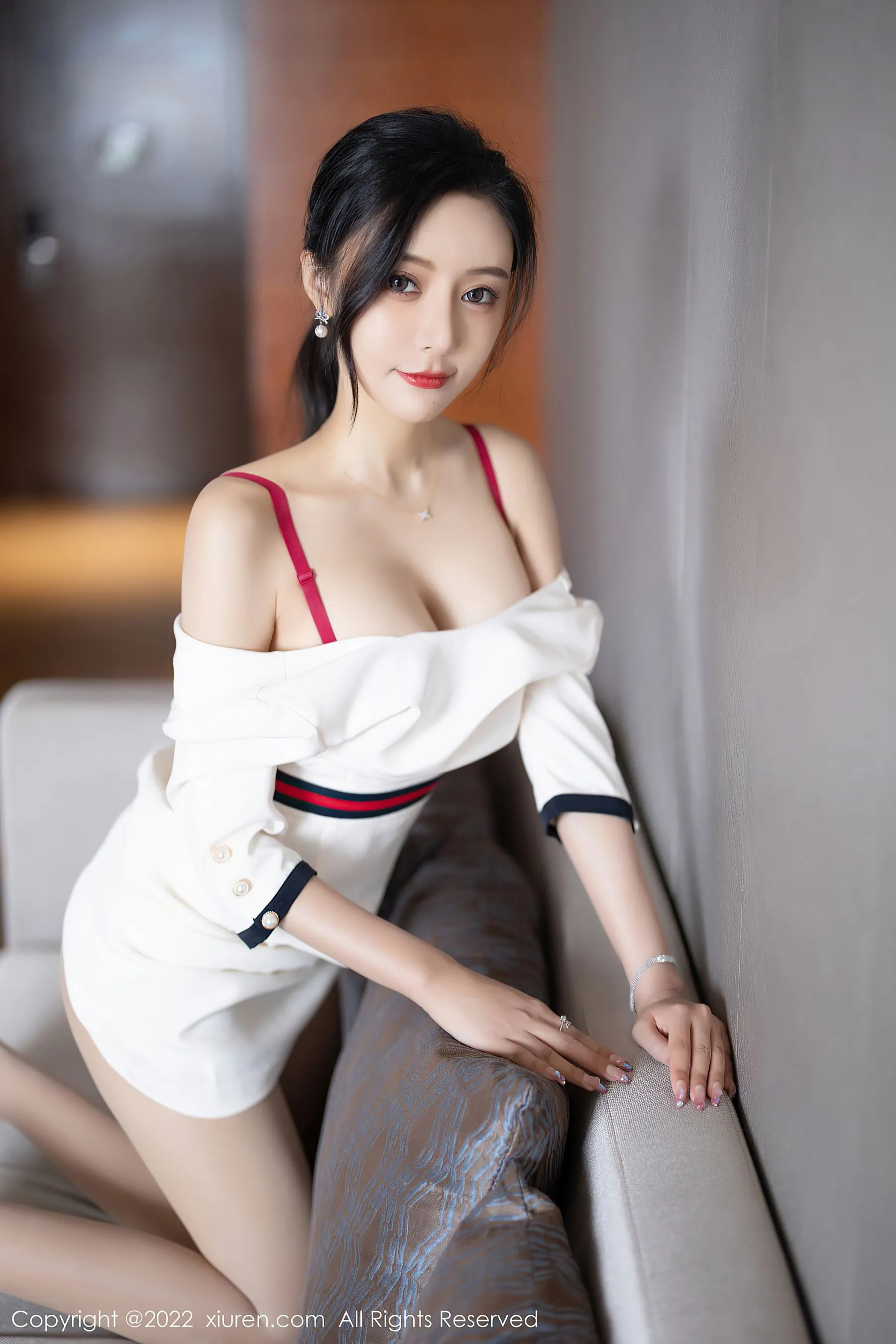 秀人网 No.4963 王馨瑶yanni 制服丝袜高清在线欣赏-撸撸奈子
