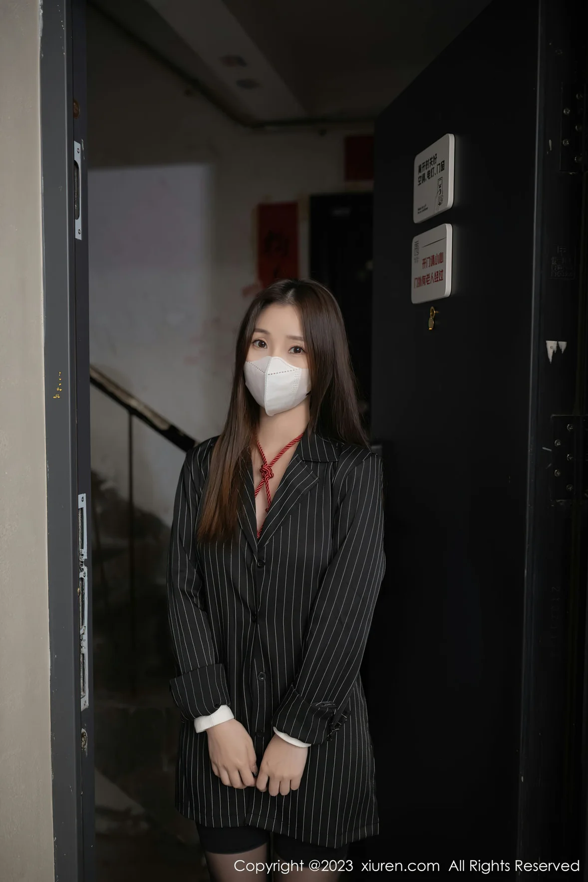 XiuRen 秀人 No.7141 杏子Yada 高开叉服饰性感写真 [76P]插图1