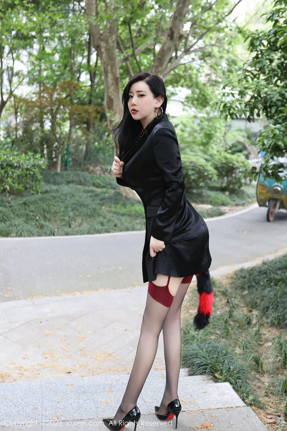 XiuRen 秀人 No.6950 王婉悠Queen 户外sm性感写真 [84P]插图2