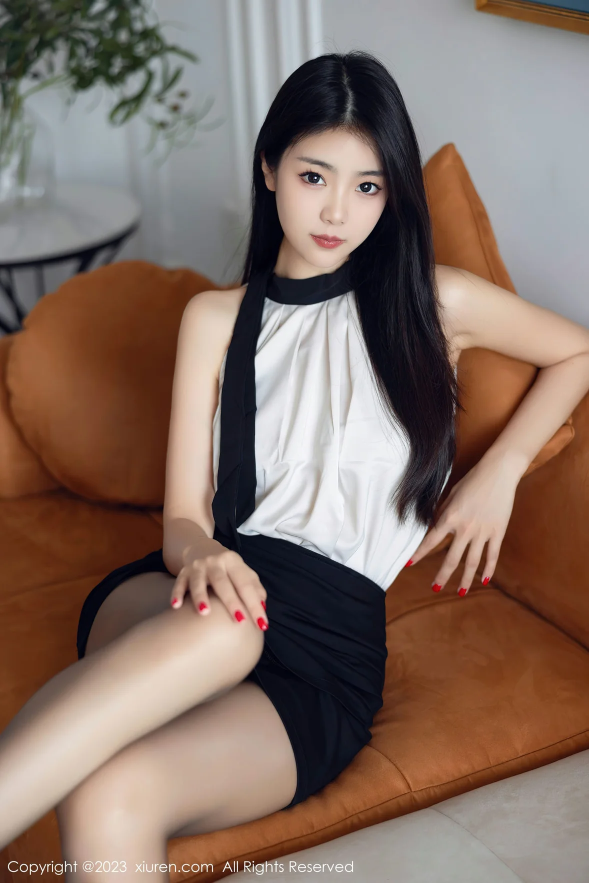 XiuRen 秀人 No.7342 可樂Vicky 拼色连衣短裙性感写真 [82P]插图1