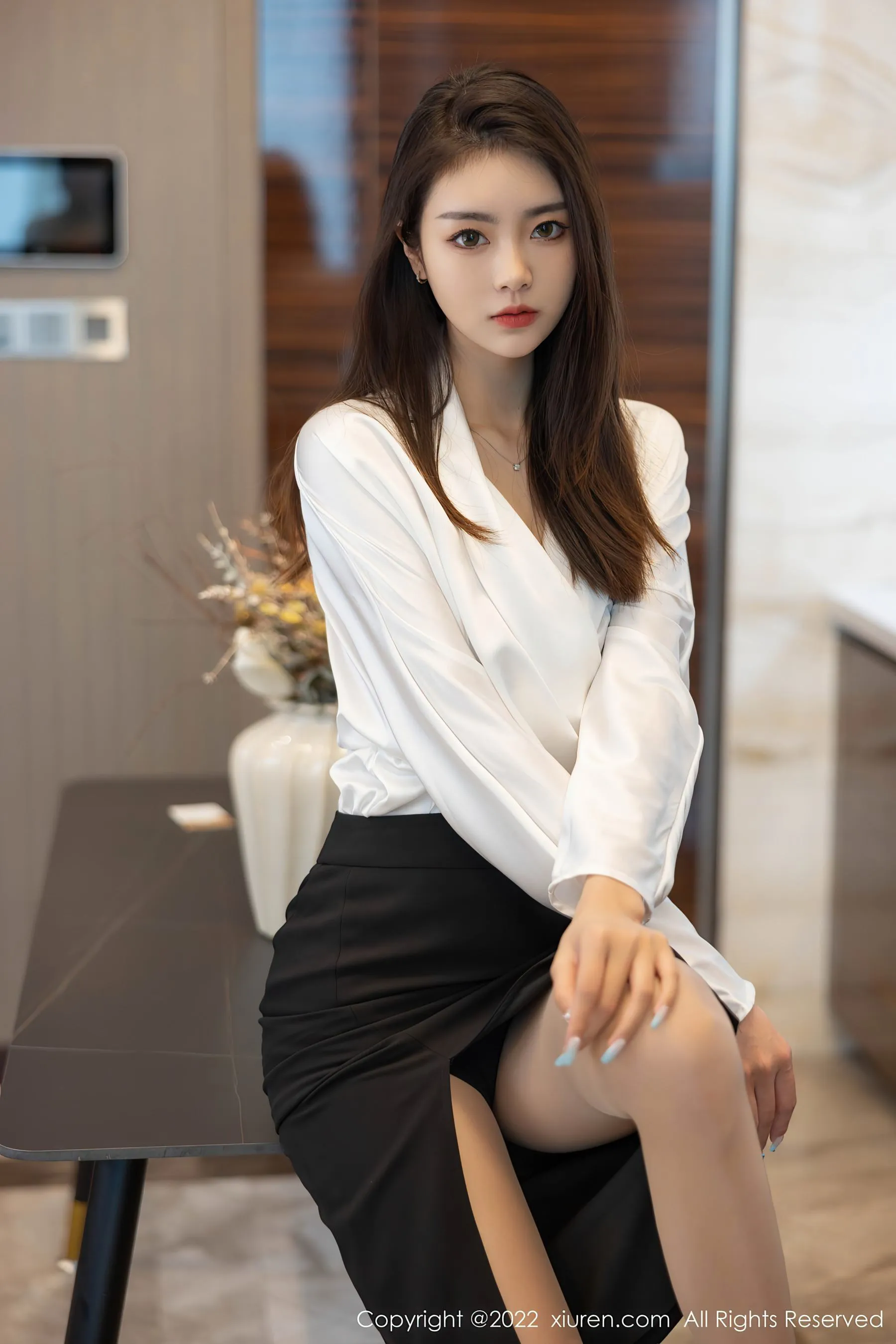 秀人网 No.4869 可樂Vicky 长发美女丝袜美腿写真插图5