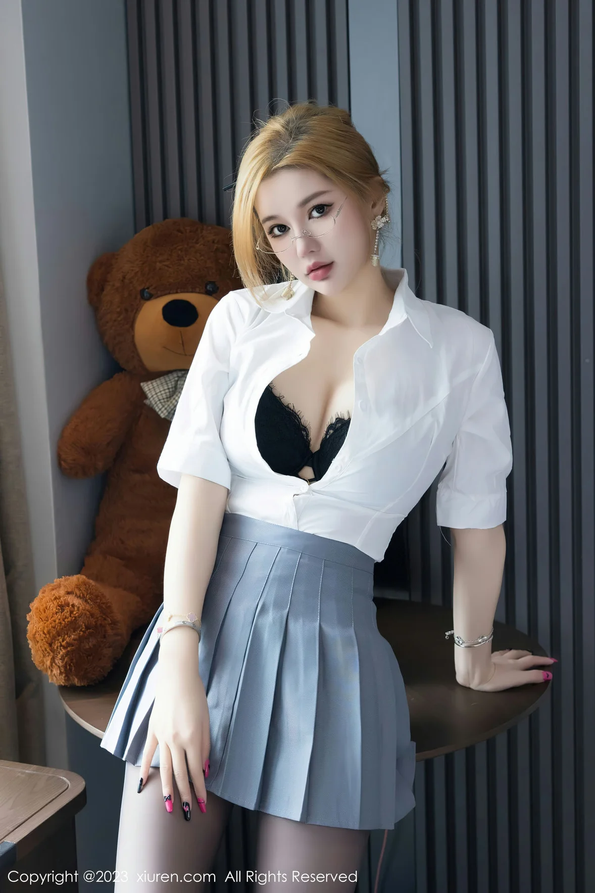 XiuRen 秀人 No.6836 杨可可coco 魅惑黑丝性感写真 [92P]高清在线欣赏-撸撸奈子