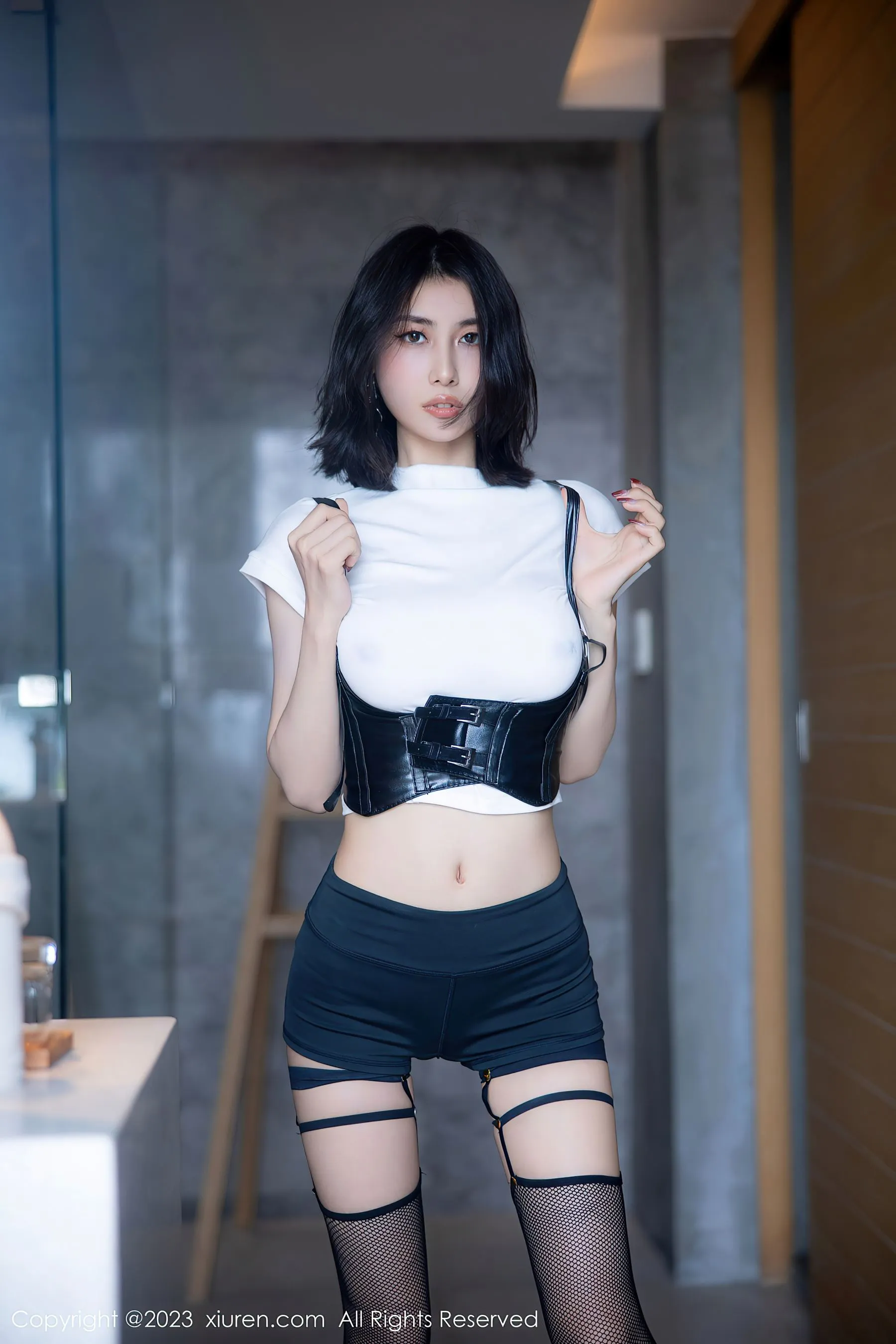 秀人网 No.6443 lingyu69 新人美腿插图1