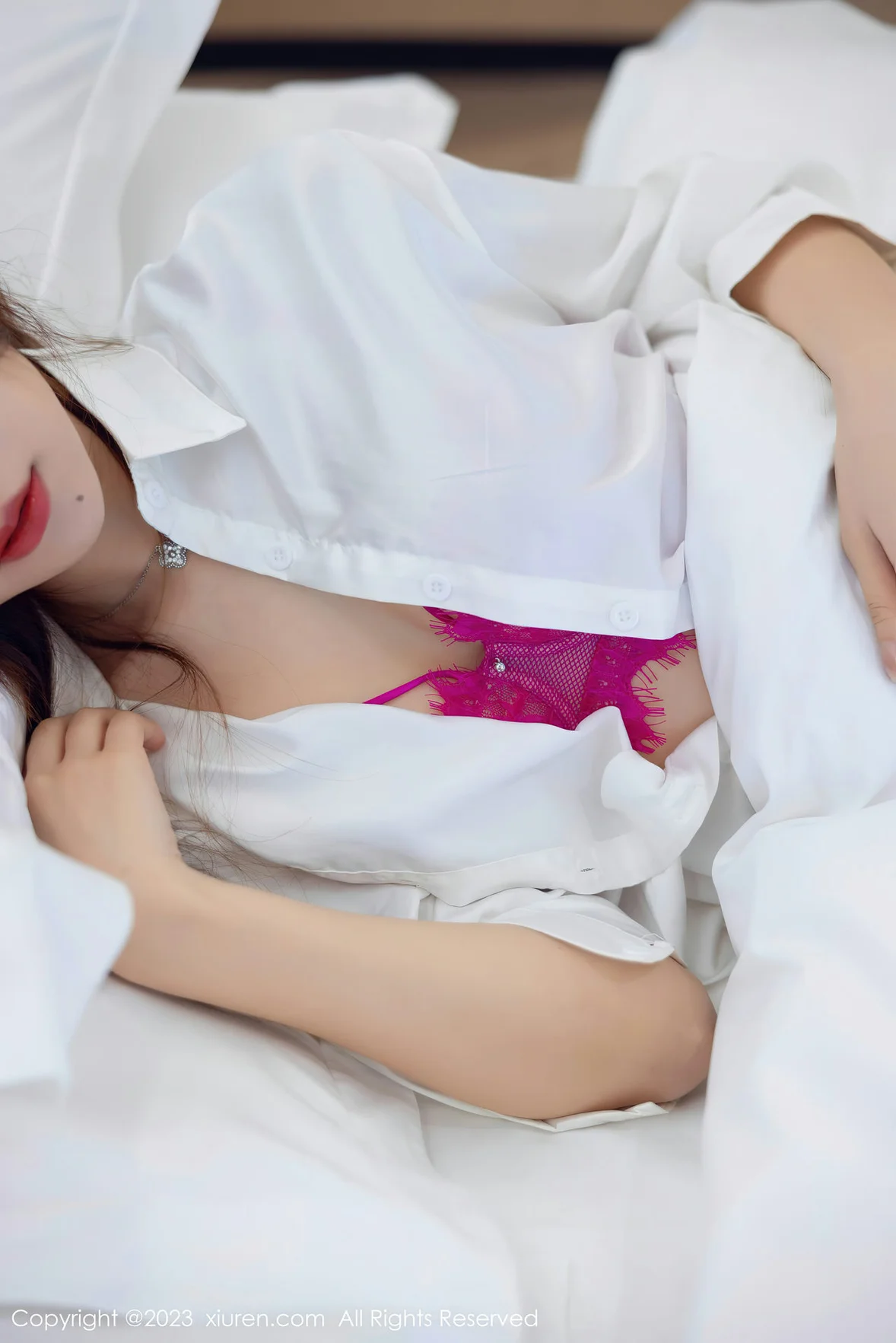 秀人网 No.7358 绮里嘉ula 村衣丝袜性感写真 [114P]插图1