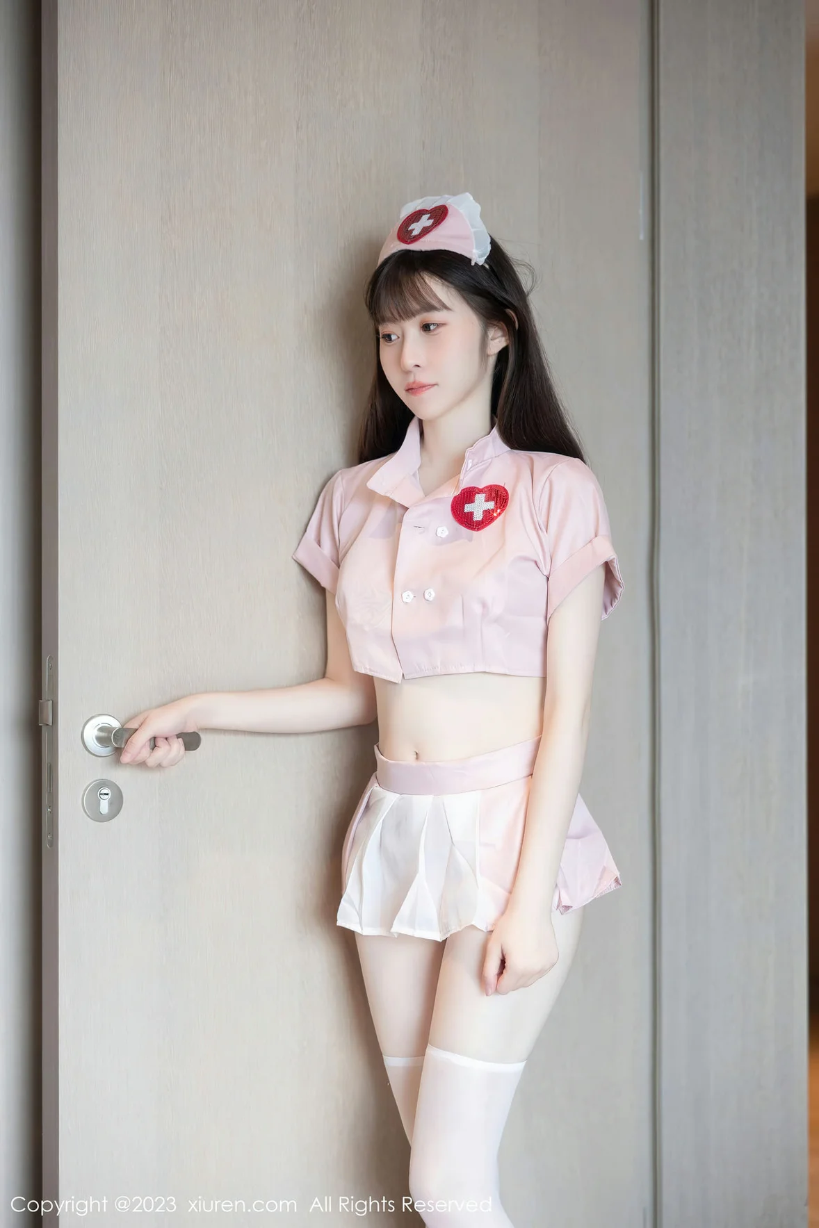 XiuRen 秀人 No.7090 林悠悠 情趣护士性感写真 [80P]插图1