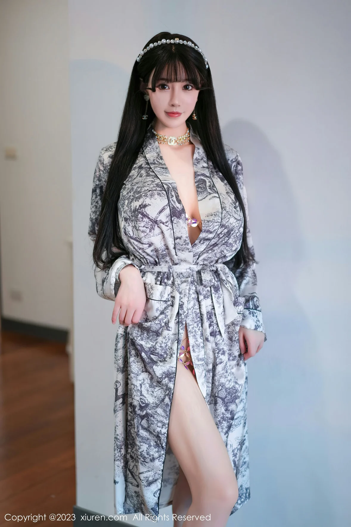 XiuRen 秀人 No.6932 朱可儿Flora 灰色睡袍性感写真 [71P]插图1