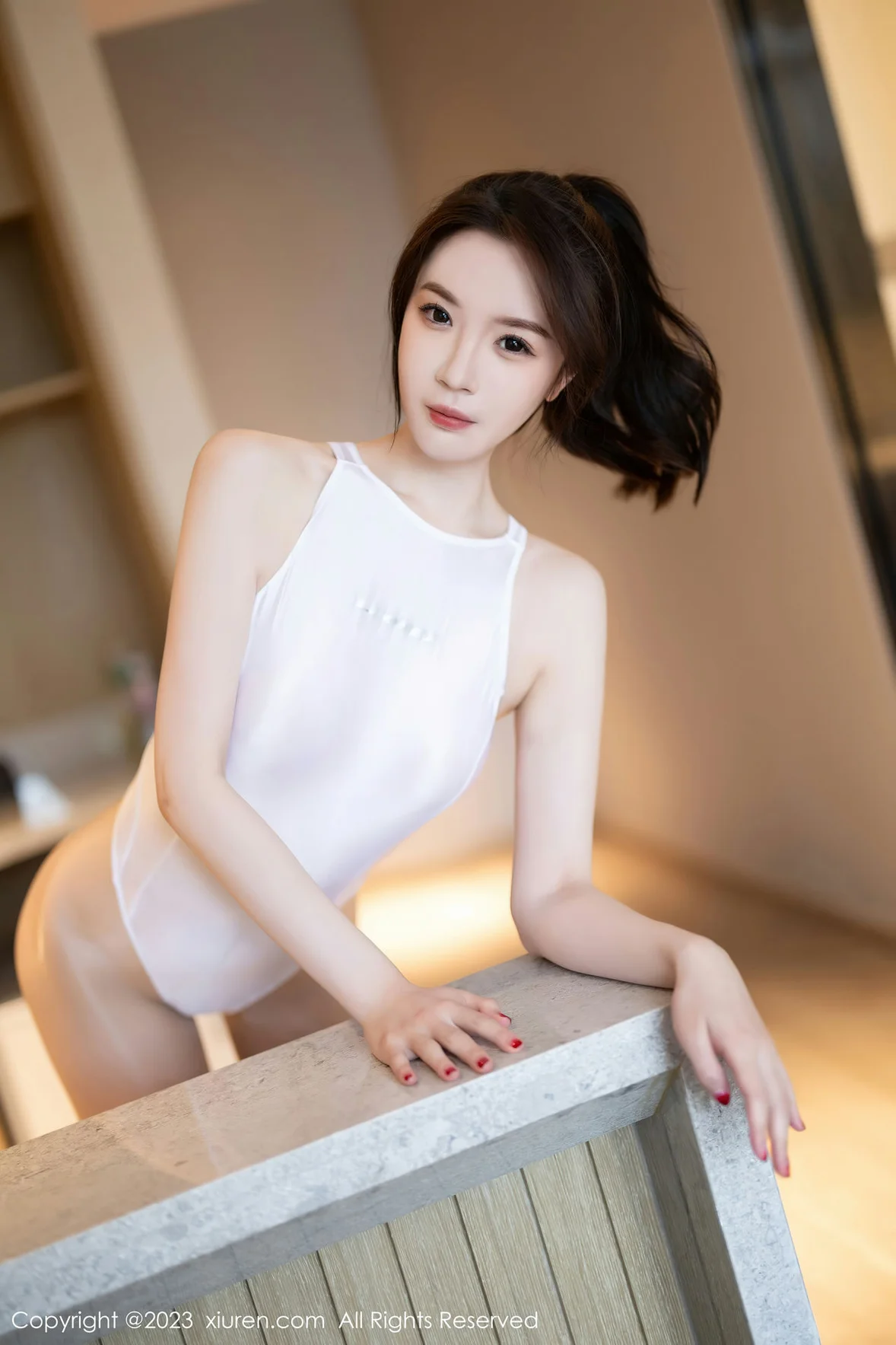 XiuRen 秀人 No.7247 梦心玥 白色高开叉安吉旅拍 [89P]插图1
