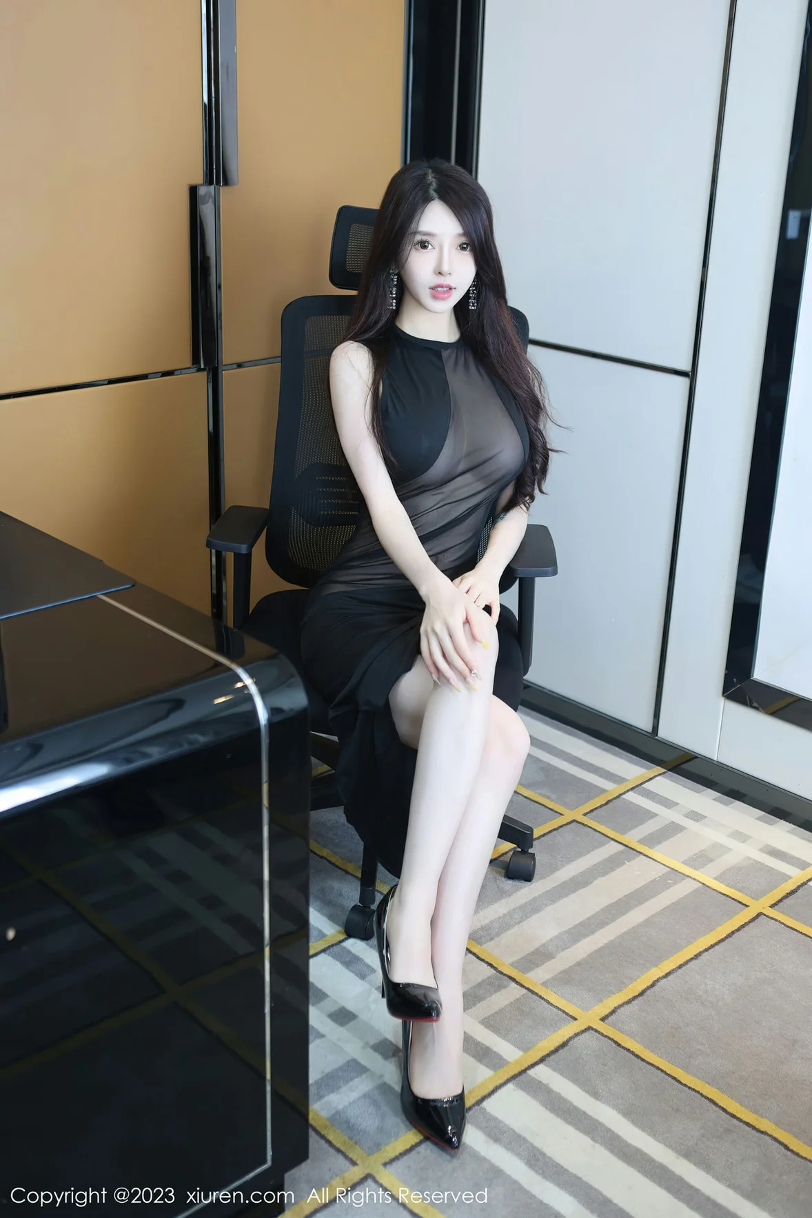 XiuRen 秀人 No.6937 玉兔miki 黑色薄纱连衣短裙性感写真 [82P]插图1
