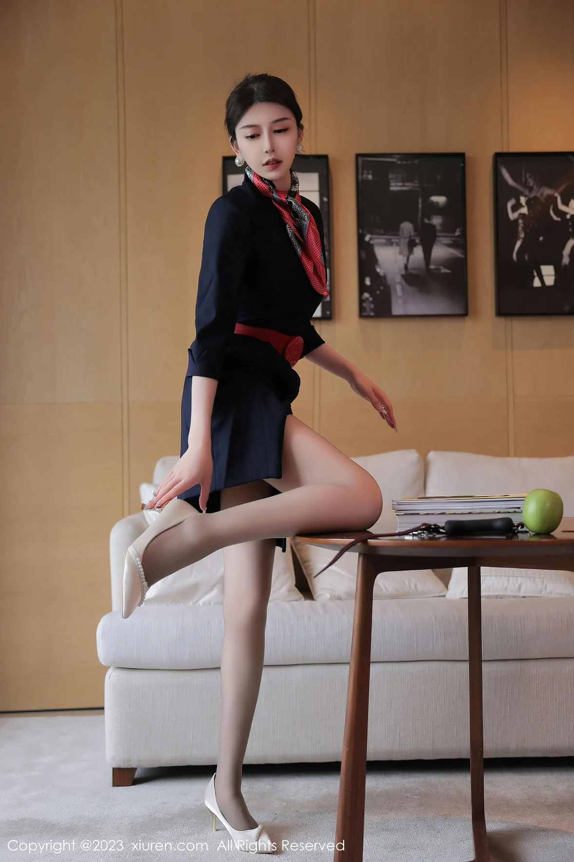 XiuRen 秀人 No.6966 玉兔miki 空姐制服性感写真 [91P]插图1