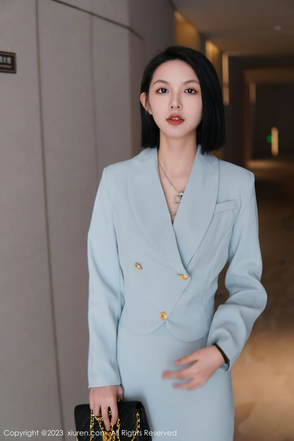 XiuRen 秀人 No.6885 乔一一 诱人原色丝袜性感写真 [75P]插图1