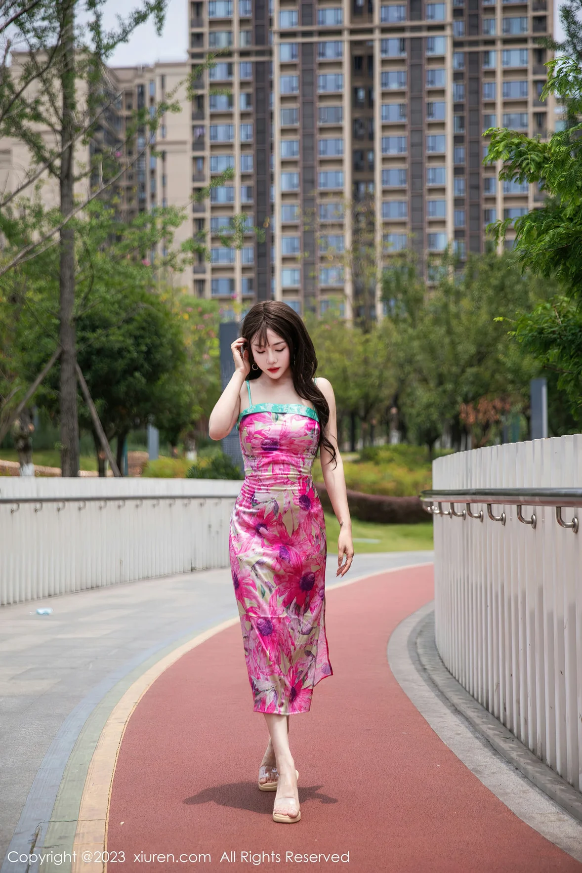 XiuRen 秀人 No.7065 严利娅Yuliya 网红情人裙性感写真 [76P]插图7