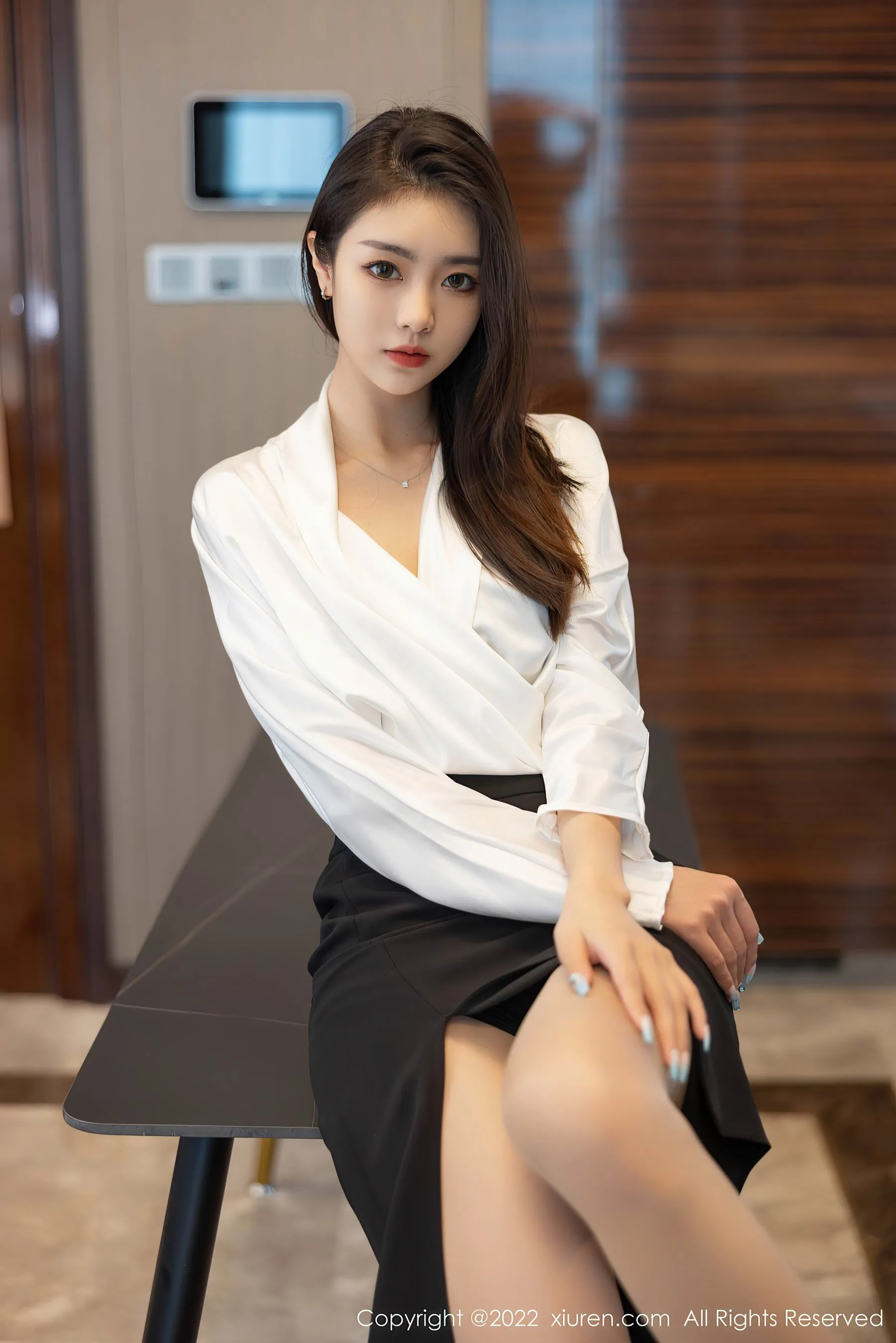 秀人网 No.4869 可樂Vicky 长发美女丝袜美腿写真插图7