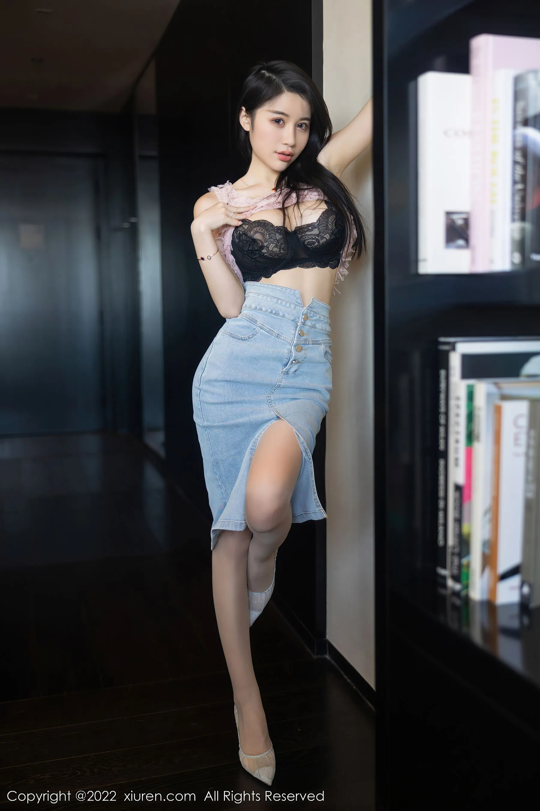 秀人网 No.5489 美七Mia 西双版纳旅拍高清在线欣赏-撸撸奈子